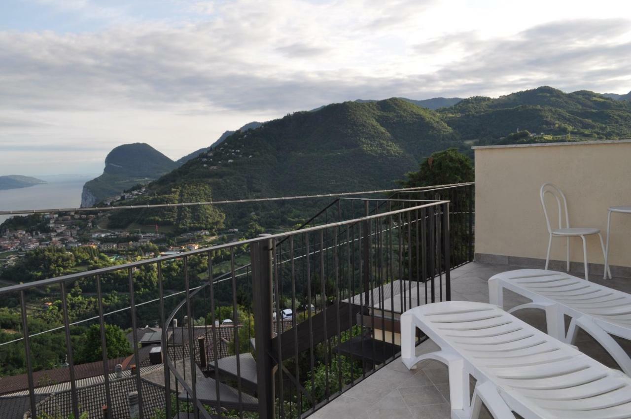 Holiday Home Near Monte Baldo In Tremosine Sul Garda Luaran gambar